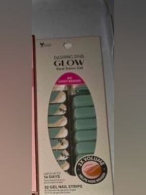 Dashing Diva Glow Nail Strips Sets